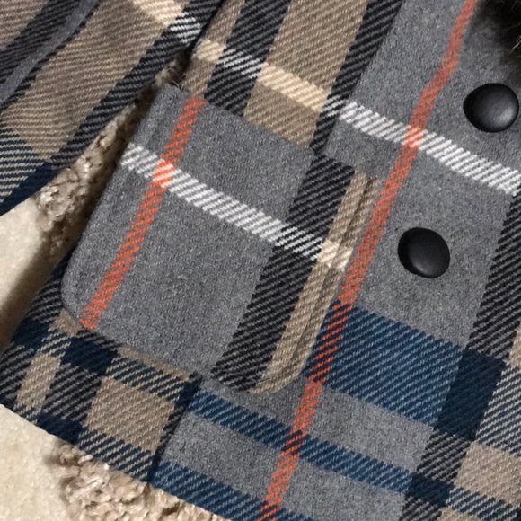 Woman jacket with fur collar - Picture 2 of 3